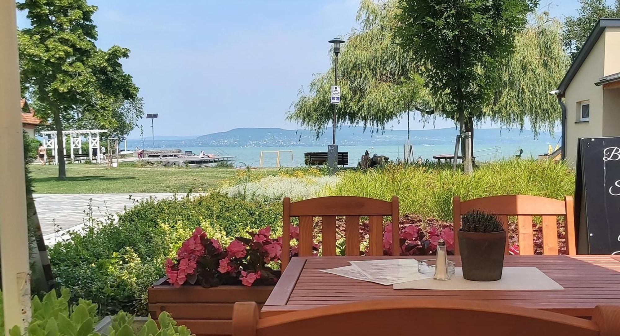 Apartmanhaz Horvath Balatonboglár Exterior foto